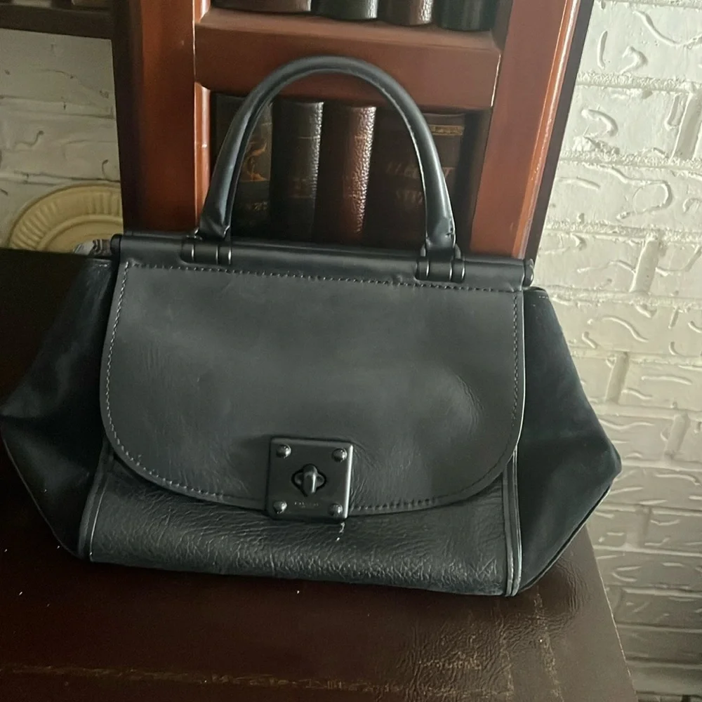 Coach - Picture 1 of 10